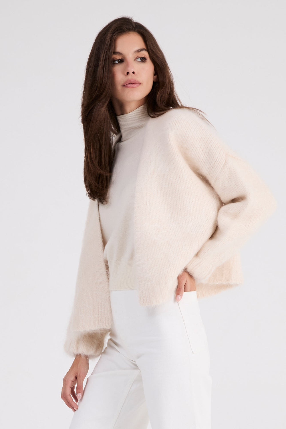Anita cashmere cropped cardigan in ivory, side view