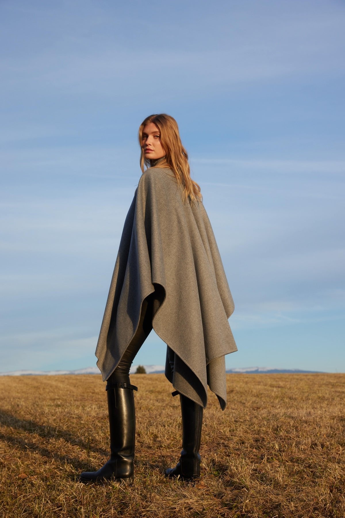 + Beryll Cashmere Cape | Gray - + Beryll Cashmere Cape | Gray - +Beryll Worn By Good People