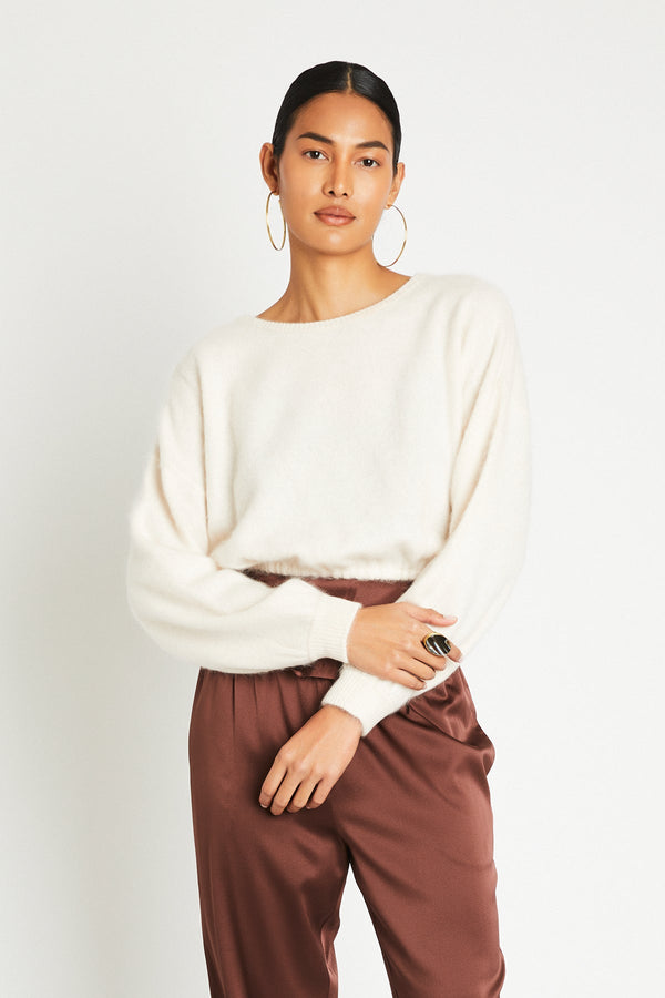 Front view of the Stevie ivory cashmere sweater by Beryll.