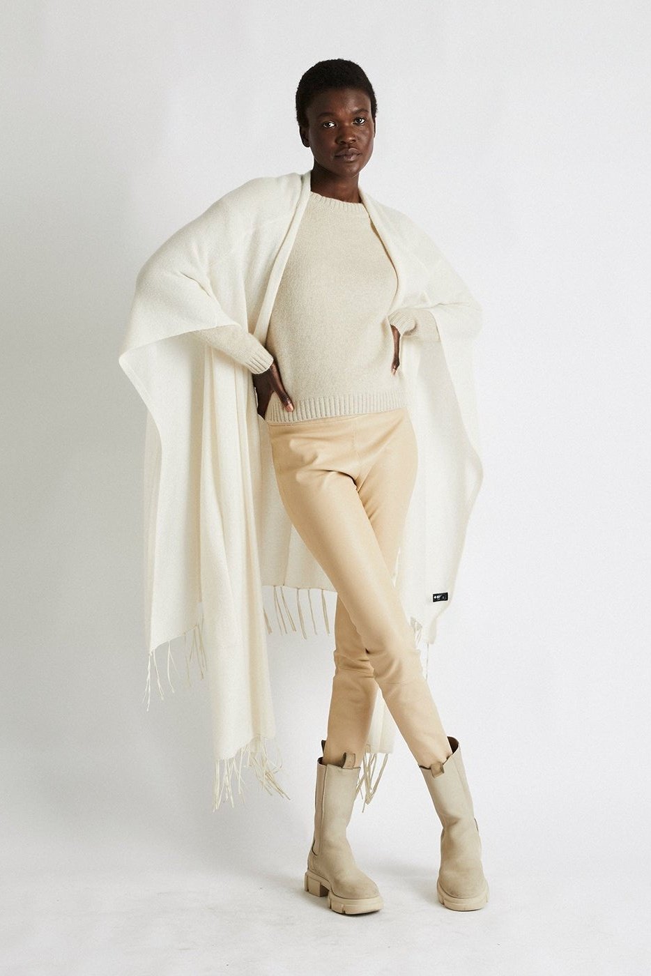 + Beryll Lola Cashmere Leather Fringe Wrap | White - +Beryll Fringed Cashmere Wrap | White - +Beryll Worn By Good People